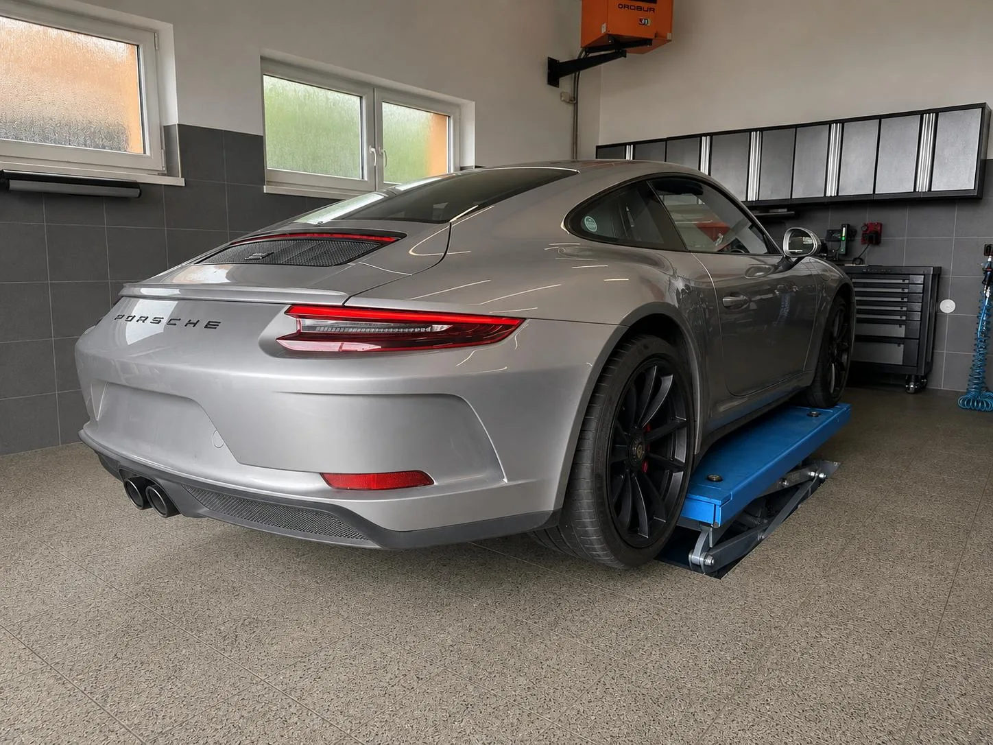 Porsche 911 Carrera v dílně BRABENEC PNEUSERVIS
