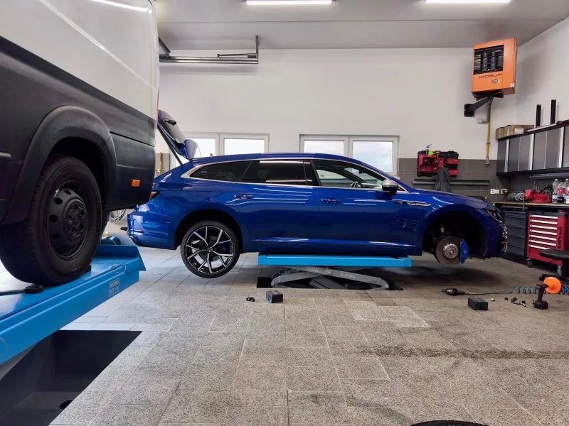 Volkswagen Arteon na zvedáku