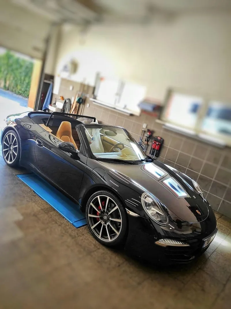 Porsche 911 Carrera Cabriolet v dílně Brabenec Pneuservis