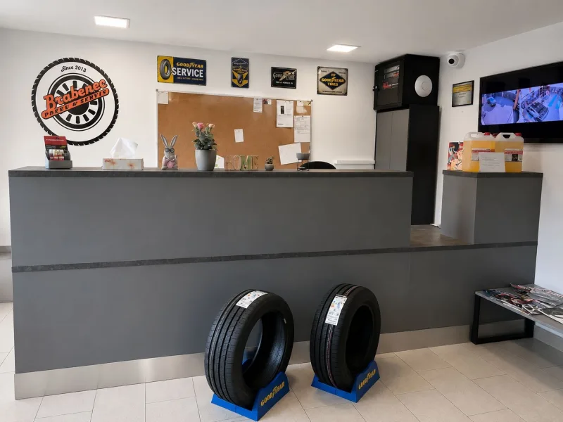 Přijímací pult Brabenec Auto-pneu servis s připravenými pneumatikami